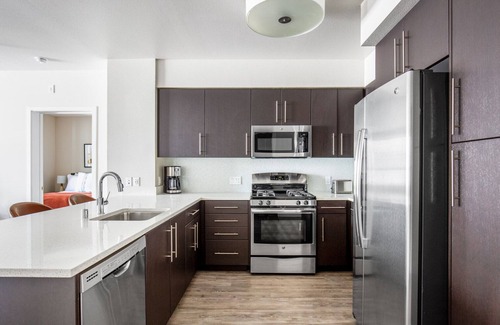 Centennial Apartment | Ideal Redwood City 2BR w/W/D, Pool, BBQ, walk to Caltrain, by Blueground