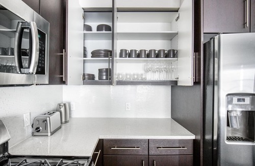 Centennial Apartment | Ideal Redwood City 2BR w/W/D, Pool, BBQ, walk to Caltrain, by Blueground