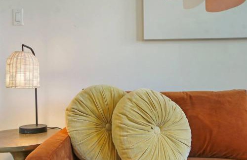 Old Irving Park Apartment | Ideal, Spacious & Furnished 1BR Apartment - Cullom C2