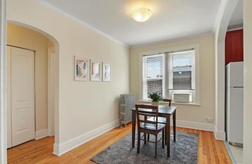 Old Irving Park Apartment | Ideal, Spacious & Furnished 1BR Apartment - Cullom C2
