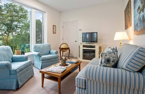 Holderness House | Ideal Squam Lake getaway for couples