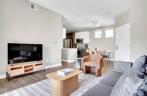 Sunnyvale Apartment | Ideal Sunnyvale 1BR w/Pool, W/D, Gym, near 101 & 237, by Blueground