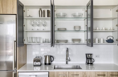 West Loop Apartment | Ideal West Loop 1BR w/Pool, Coworking & Gym, 1 block to L, by Blueground