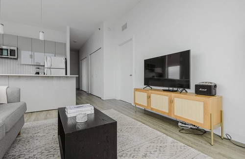 West Loop Apartment | Ideal West Loop 2BR w/Gym & Pool in heart of Greektown, by Blueground