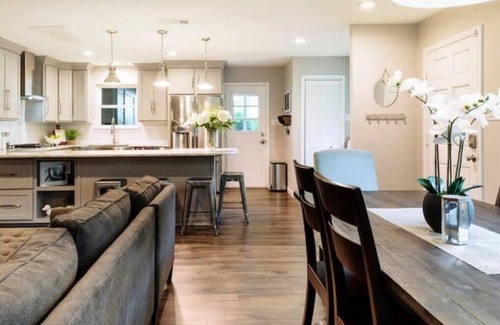 South Lamar House | Ideally Located Austin Bungalow - mins from restaurants, parks, & entertainment