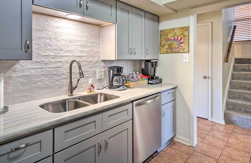 Highlands - Perkins House | Ideally Located Baton Rouge Townhome w/ Yard!