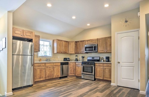 Glen Cove Apartment | Ideally Located Glen Cove Apartment!