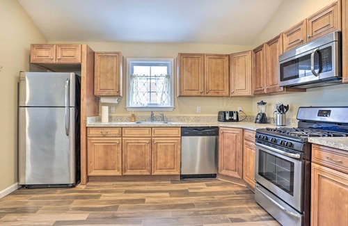 Glen Cove Apartment | Ideally Located Glen Cove Apartment!