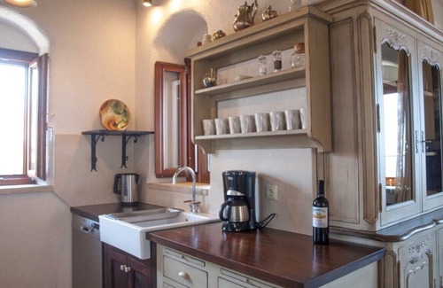Mithimna House | Ideally located in the village center, near the sea with breathtaking views