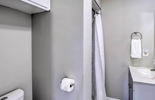 Johnson City Apartment | Ideally Located Johnson City Unit w/ Balcony!