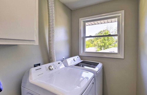 Johnson City Apartment | Ideally Located Johnson City Unit w/ Balcony!