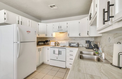 Lawton House | Ideally Located Lawton Retreat: 4 Mi to Fort Sill!