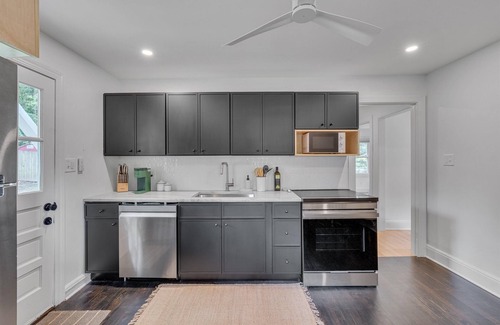 Carrboro Cottage | Ideally Located Modern Sanctuary - Brand New!