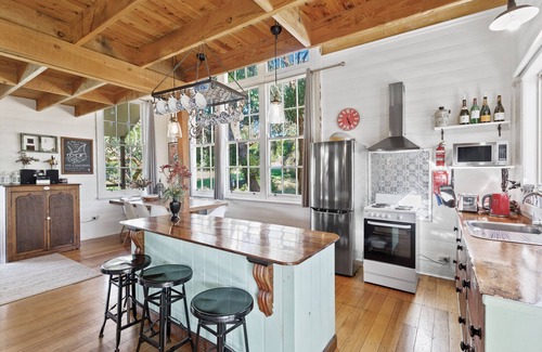 Port Campbell House | Ideally situated within a short drive to the 12 Apostles and Loch Ard Gorge