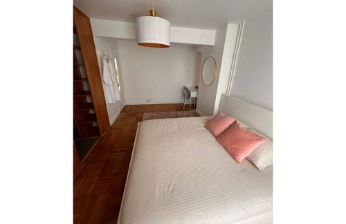 Les Pavillons-sous-Bois Apartment | IDF19 Spacious Apart with optional Jacuzzi 65e per night