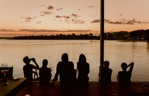 Lakes Entrance Boat Rental | Idle Lake House Floating Dockside Accommodation