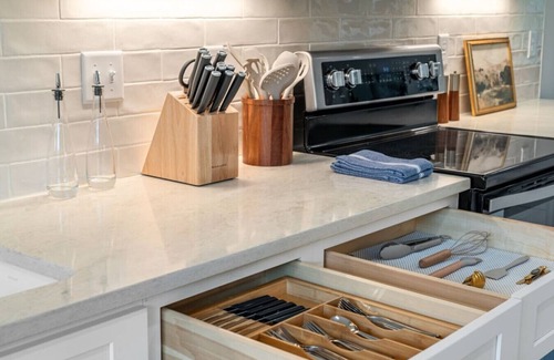 Ashley Oaks House | Idlewood Suites ~ 3-Story West Knoxville Suite #2