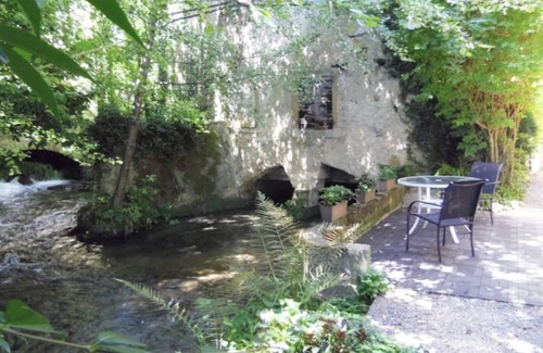 Sainte-Colombe-sur-lHers House | Idyllic water-by well equipped studio in Cathar area, private long natural pool