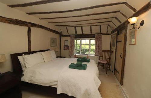 Petham House | Idyllic 15th century farmhouse with hot tub