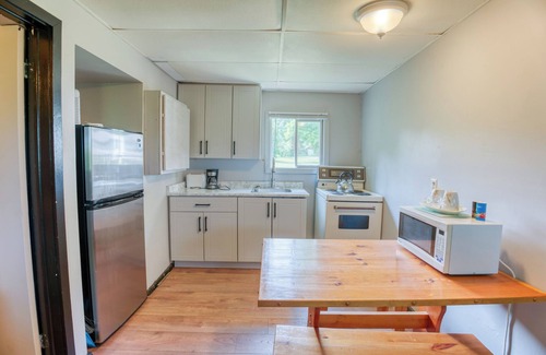 Frontenac Cabin | Idyllic 2-Bed Lakeside Cabin: Comfort for 4, Nature Access!