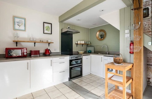 Hawkhurst Cottage | Idyllic 2- Bedroom barn with amazing views