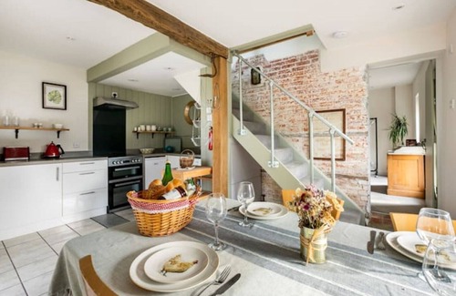 Hawkhurst Cottage | Idyllic 2- Bedroom barn with amazing views