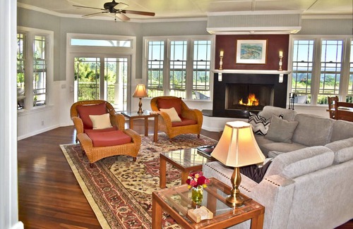 Pepeekeo Villa | Idyllic 20-acre, ocean-view estate with streams, waterfalls, groves and gardens.