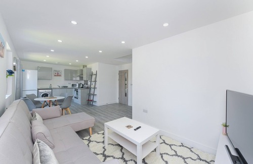 Gedling Apartment | Idyllic 2bed City Home, Low Carbon, Parking