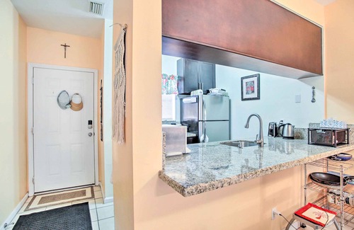 Lauderdale-by-the-Sea Apartment | Idyllic Apt w/Pool Access - Walk to Beach!