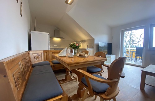 Motzach Apartment | Idyllic apartment in the countryside with west-facing balcony, parking space (wallbox) and bicycle room.