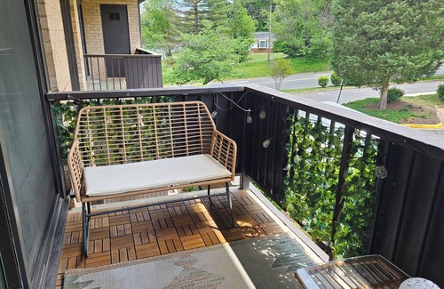 Pimmit Apartment | Idyllic Apartment Near DC, 2 Bed, King Bed