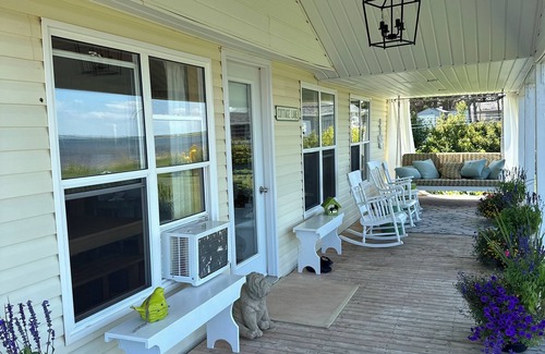 Sherbrooke Cottage | Idyllic Beach House