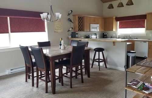 Big Sky House | Idyllic Big Sky Stay, Immaculate 3bed/3bath Townhome, Private Hot Tub