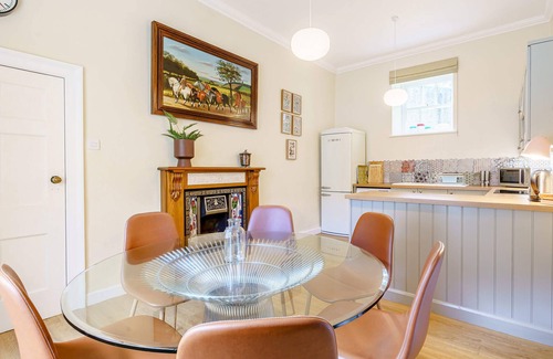 Skipton House | Idyllic cottage sleeping 6 guests in heart of leading wellness centre