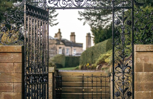 Skipton House | Idyllic cottage sleeping 6 guests in heart of leading wellness centre