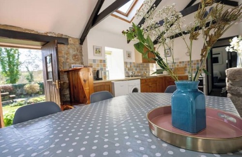 Castallack Cottage | Idyllic cottage in Lamorna valley -walk to pub&sea
