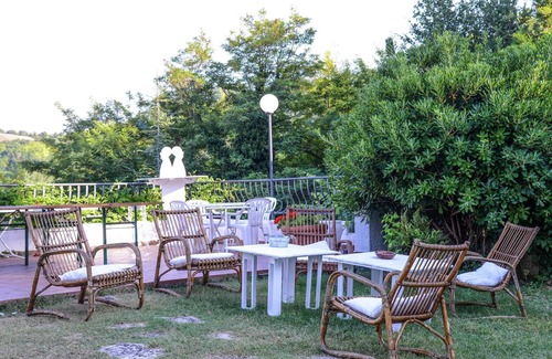 Montefiore Conca Cottage | Idyllic Countryside Stay with Garden