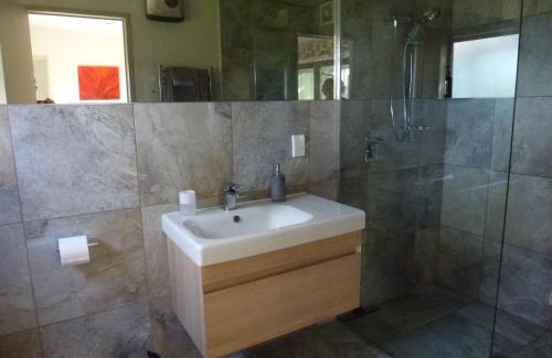 Manakau House | Idyllic Country Garden