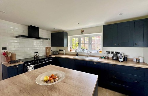 Tenterden House | Idyllic Country House, Hot Tub, Games Room, Tranquil Setting, Views, Vineyards