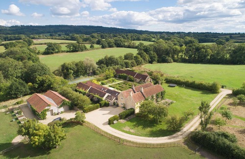 Redlynch House | Idyllic Country House - Pool & Tennis Court