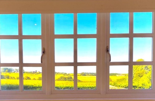 Twywell Cottage | Idyllic Country Retreat with Wow Views & Lush Pool