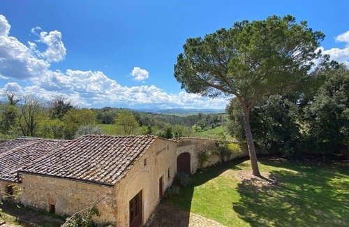 Monteriggioni Villa | Idyllic Countryside Retreat with Rustic Elegance
