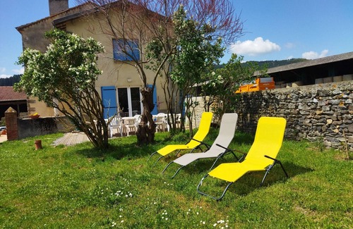 Domeyrat Cottage | Idyllic Countryside Getaway with Spacious Garden, Near Historic Domeyrat