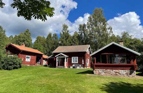 Leksand House | Idyllic Dalarna farmhouse at the lake