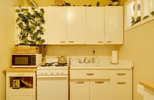 Biggs Field Apartment | Idyllic El Paso Retreat ~ 6 Mi to Downtown!