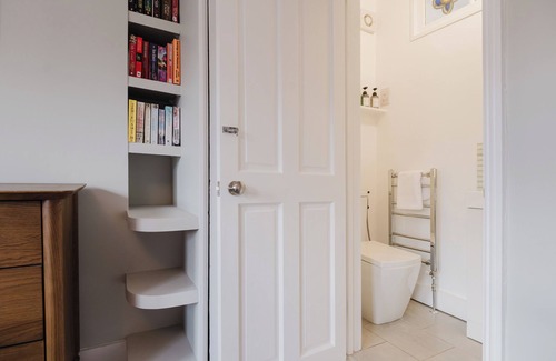 Axford House | Idyllic Foodie Retreat above Silks Pub
