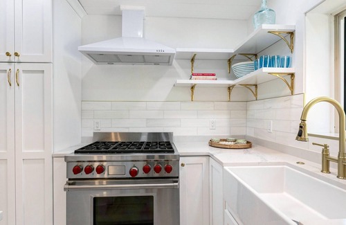 Longbeach Village House | Idyllic garden oasis right next to most beautiful, quiet Whitney beach.