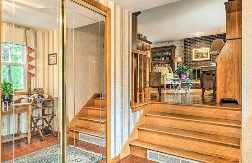 Glen Carbon House | Idyllic Glen Carbon Home w/ Screened-In Porch