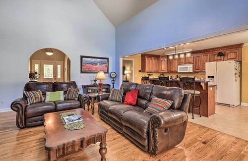 Hawkinsville House | Idyllic Hawkinsville Retreat: Large Fire Pit!