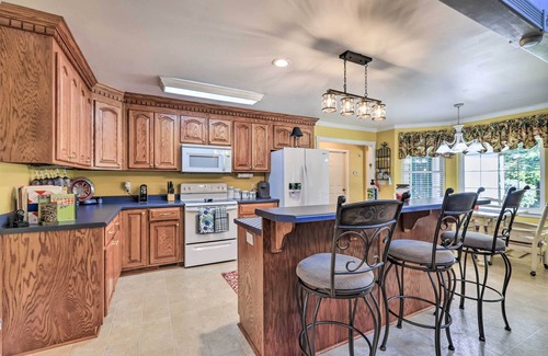 Hawkinsville House | Idyllic Hawkinsville Retreat: Large Fire Pit!